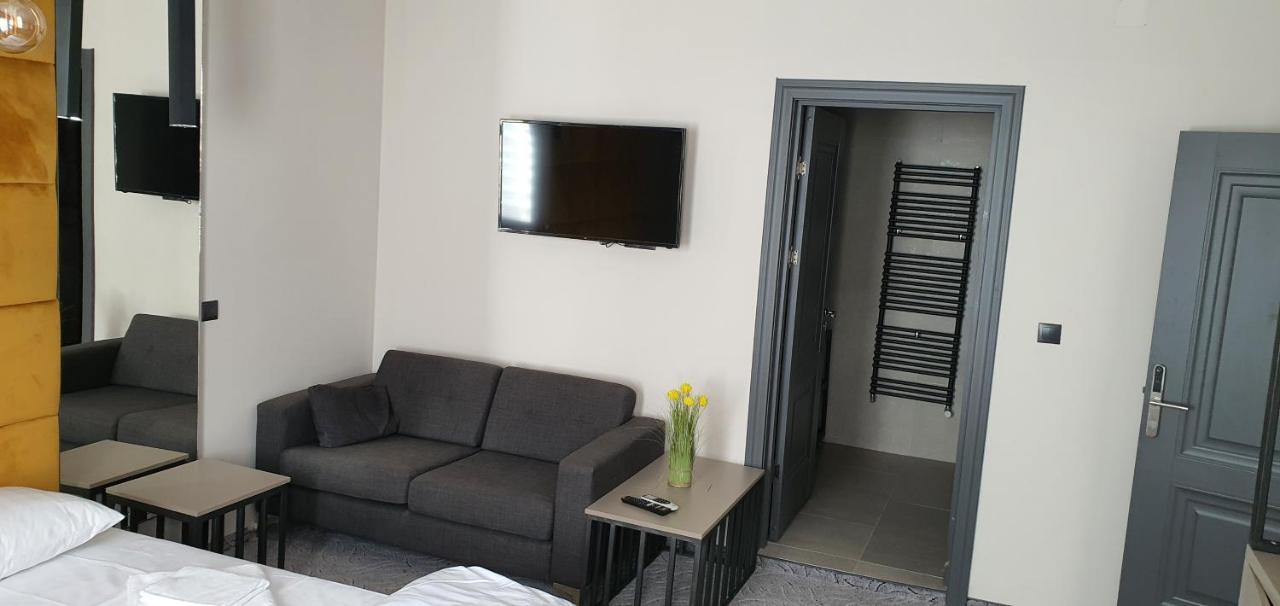 Casa Achim Hotell Baia Mare Exteriör bild