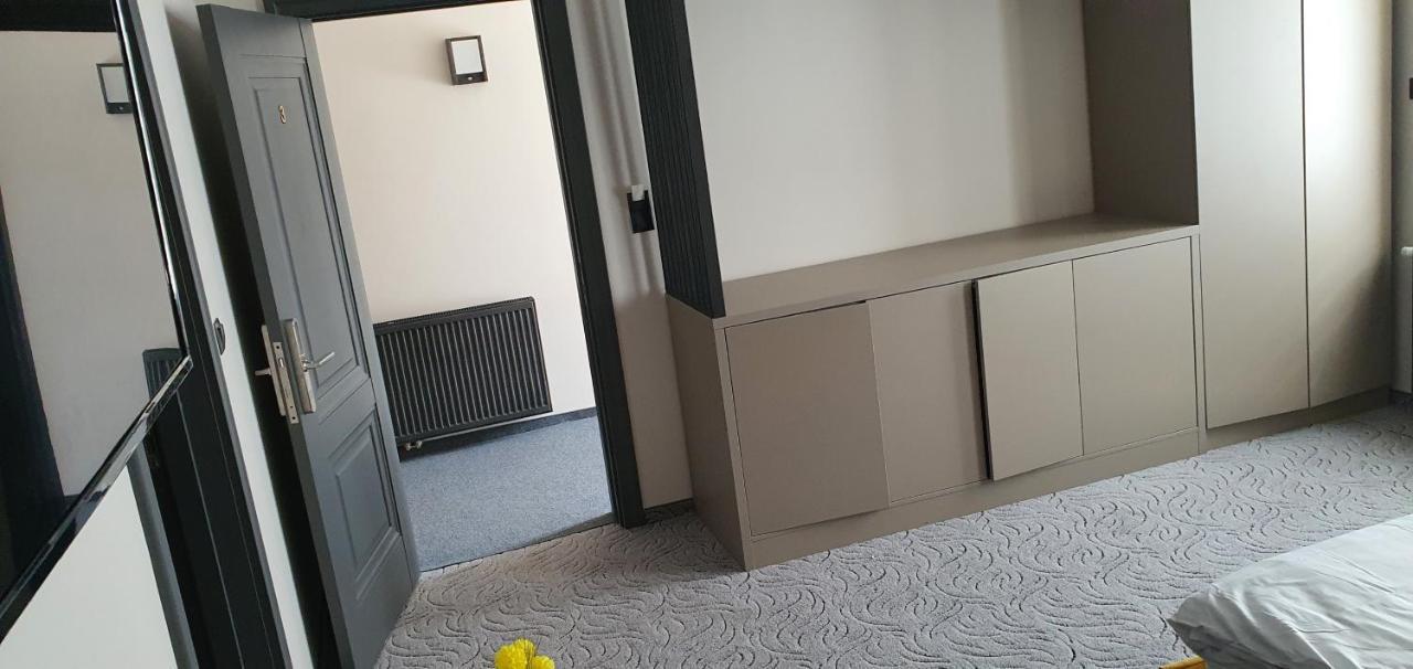 Casa Achim Hotell Baia Mare Exteriör bild