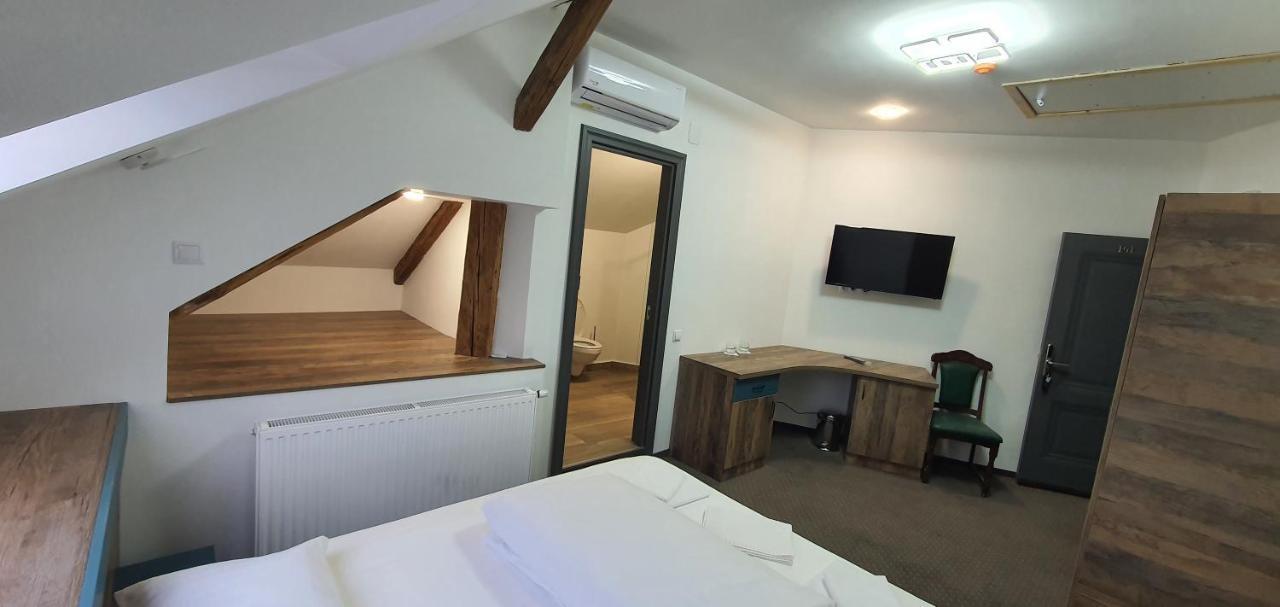 Casa Achim Hotell Baia Mare Exteriör bild