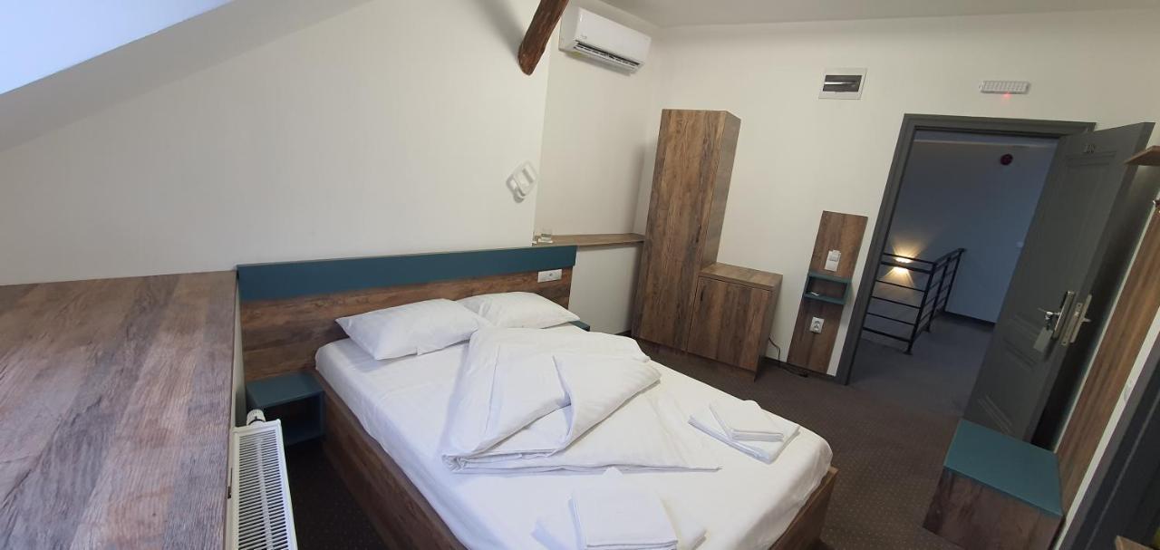 Casa Achim Hotell Baia Mare Exteriör bild