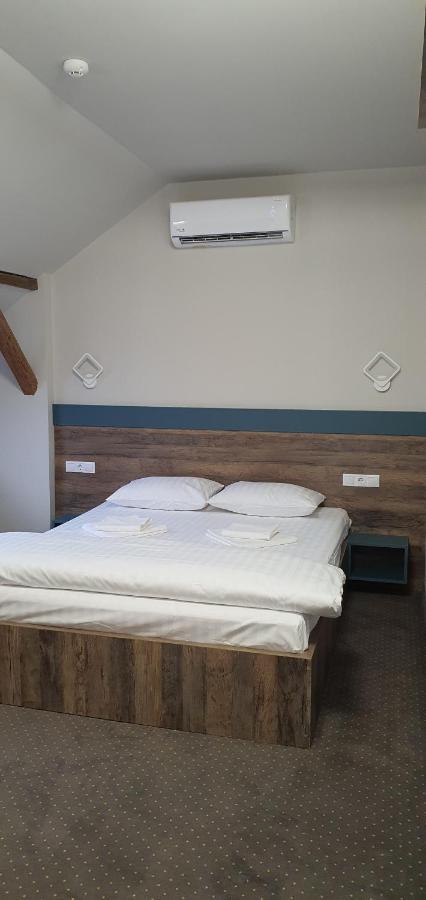 Casa Achim Hotell Baia Mare Exteriör bild
