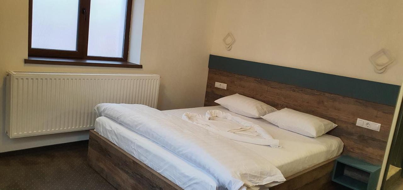 Casa Achim Hotell Baia Mare Exteriör bild