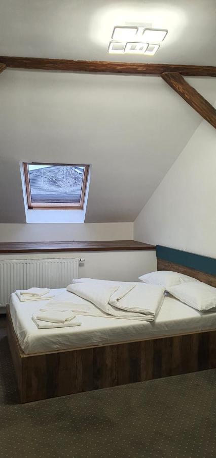 Casa Achim Hotell Baia Mare Exteriör bild