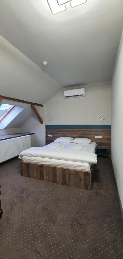 Casa Achim Hotell Baia Mare Exteriör bild