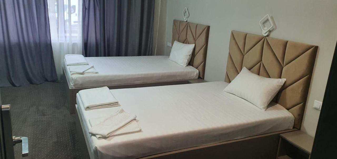 Casa Achim Hotell Baia Mare Exteriör bild
